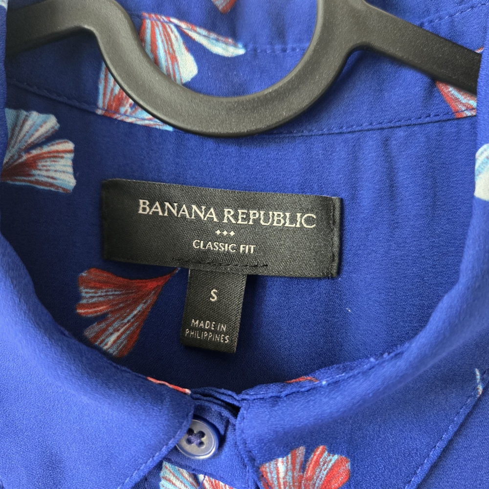 Banana Republic Blue Sleeveless Button Down Blouse with Red Florals - Picture 4 of 6